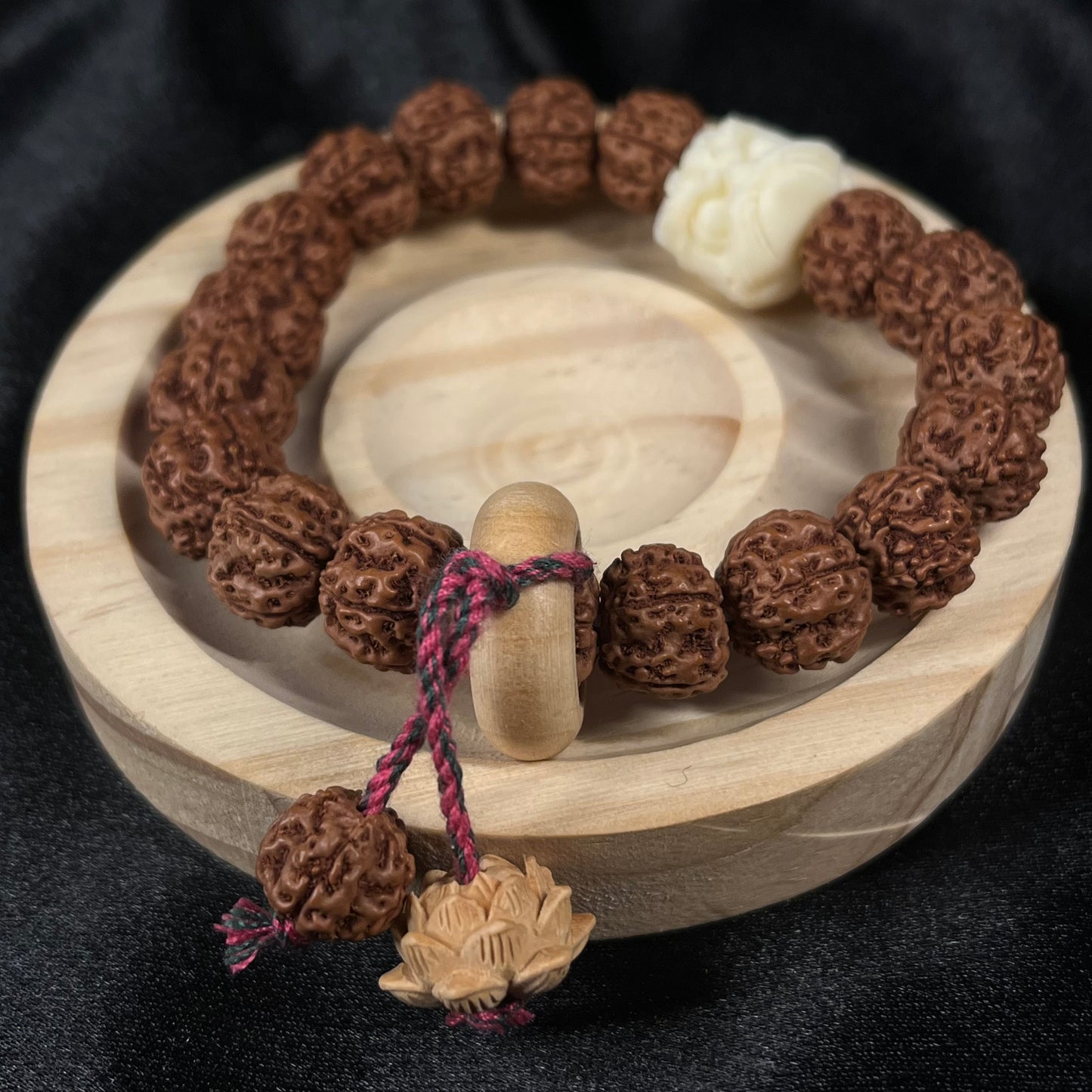 Lion’s Heart – Bodhi Wood Circle with Lion Head & Thread Oil Bracelet