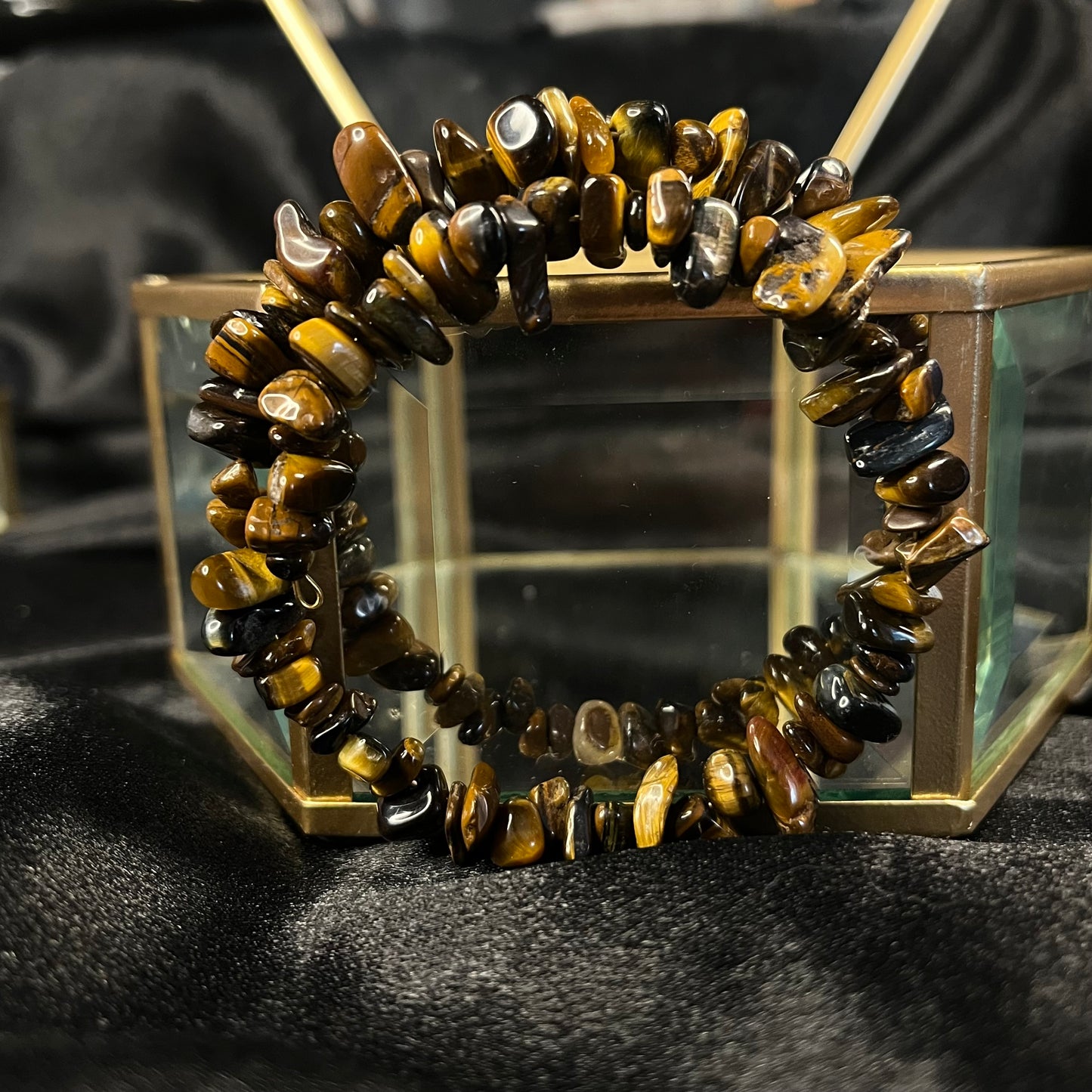 Golden Sentinel – Tiger’s Eye Memory Wire Bracelet of Strength & Confidence